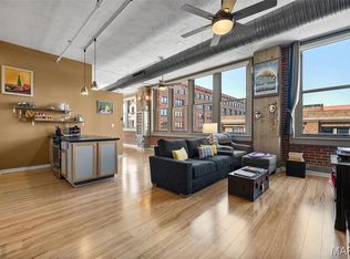 1627 Locust St APT 402, Saint Louis, MO 63103