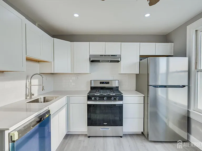 36 2nd Ave #B — Photo 13