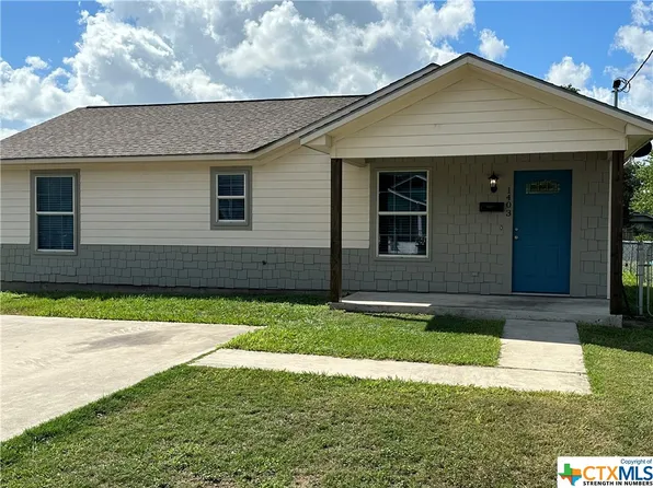 1403 E North St, Victoria, TX 77901