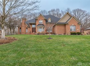 1478 Country Wood Dr, Dayton, OH 45440