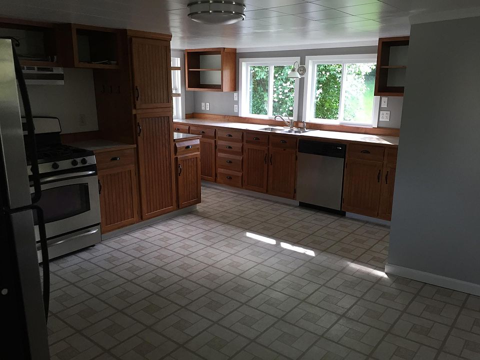 Eat-in-kitchen