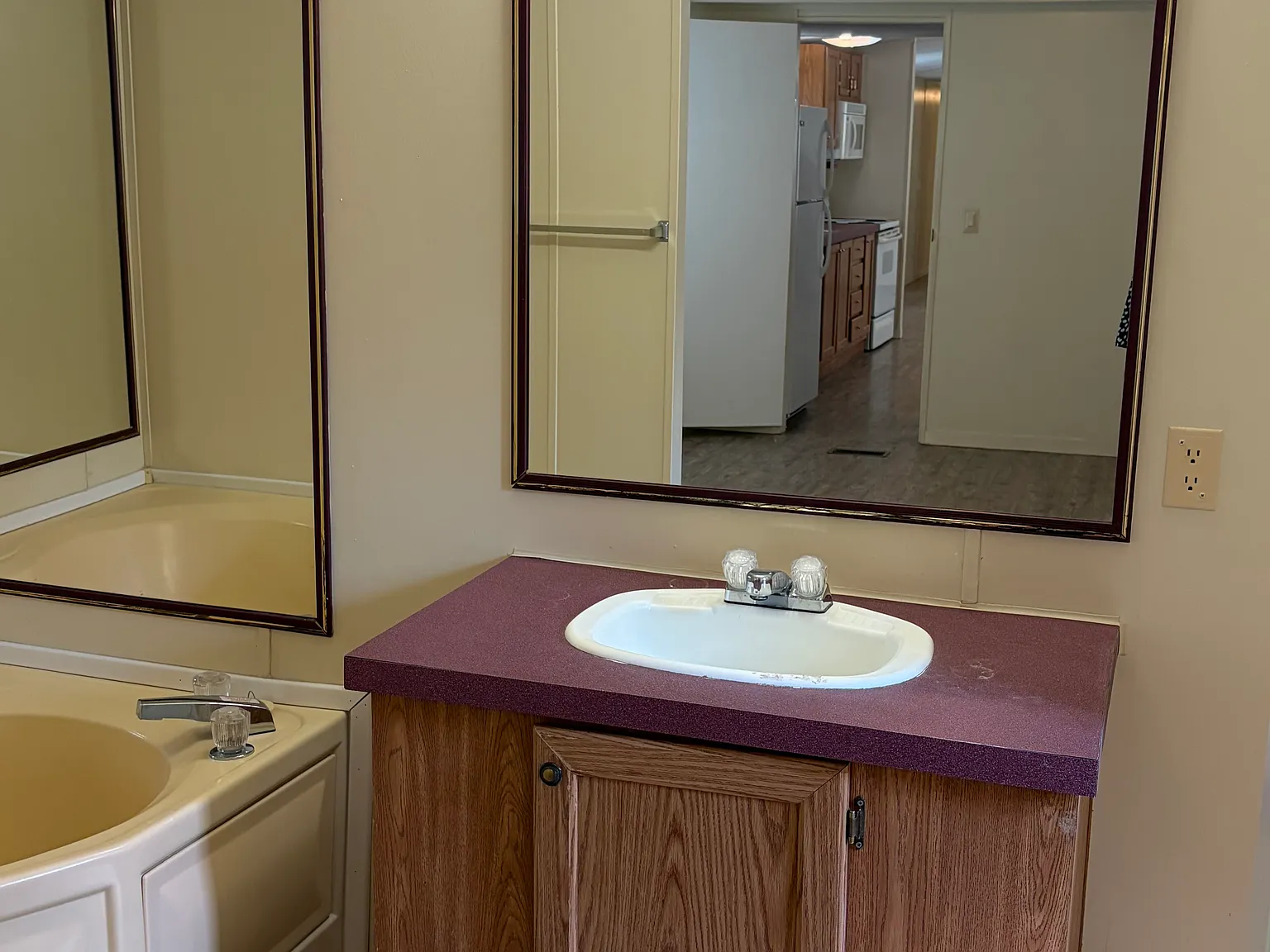 3 bed, 980 sqft, $950 — Photo 3