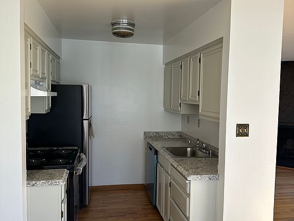 4th image of 400 27th Ave APT 2