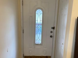 15 Old Spruce Ln, Levittown, PA