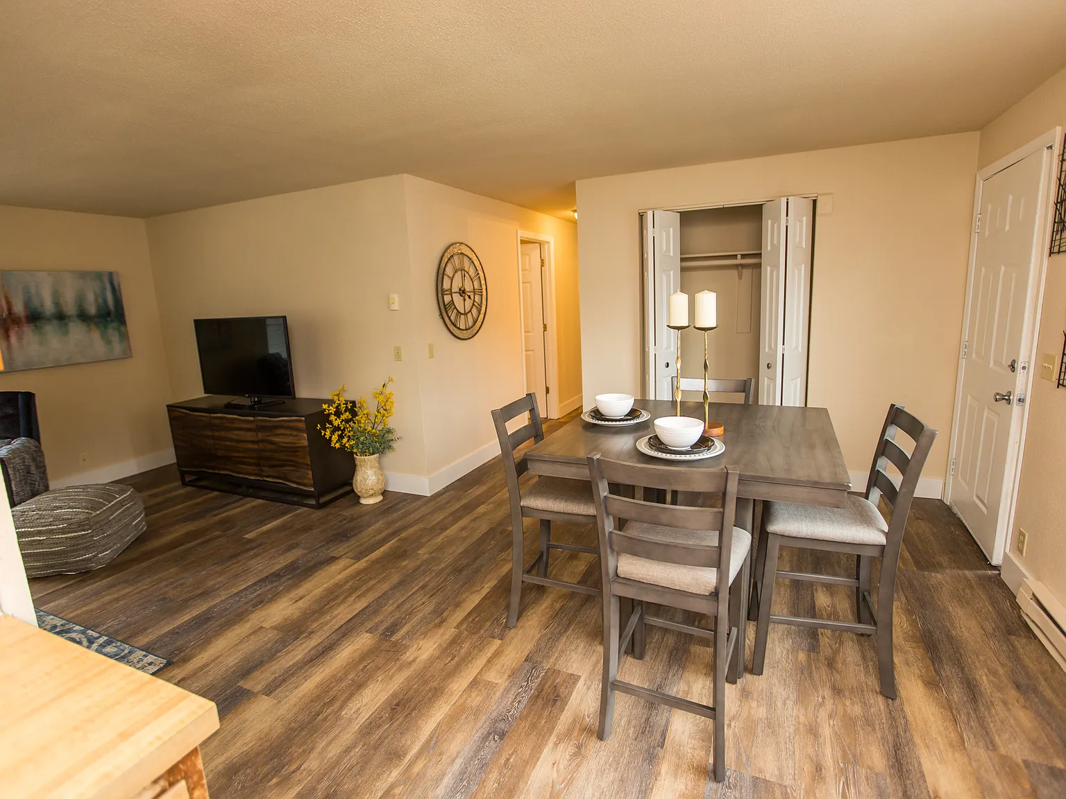 3 bed, 1031 sqft, $1,795 — Photo 2
