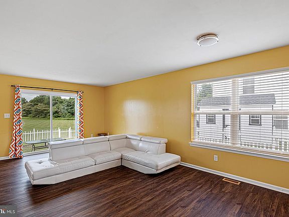 5th image of 1021 Ashland St