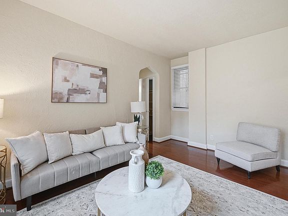 2nd image of 1010 25th St NW APT 109