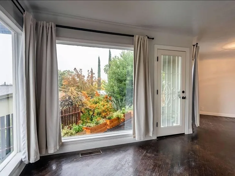 2250 Alameda Ave — Photo 13