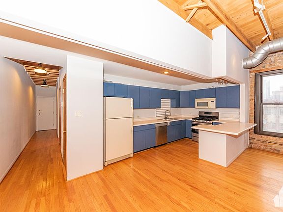 3rd image of 652 W Grand Ave #4E