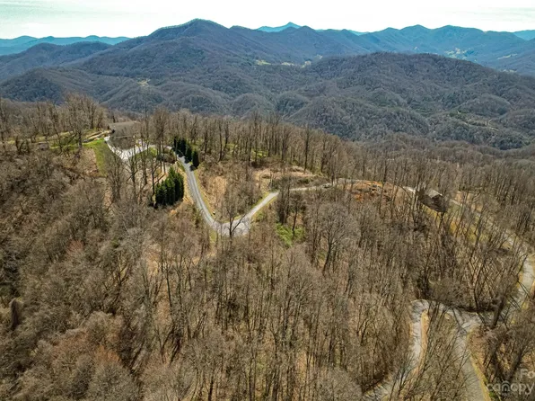 27-28 Blake Dr, Canton, NC 28716