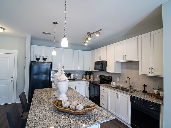 2nd image of 4605 Fairview Dr #1-332