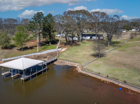 711 Shannon Lynn Shrs, Talladega, AL 35160