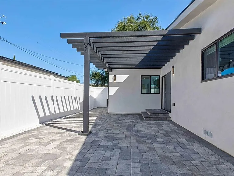 1613 N Niagara St — Photo 15