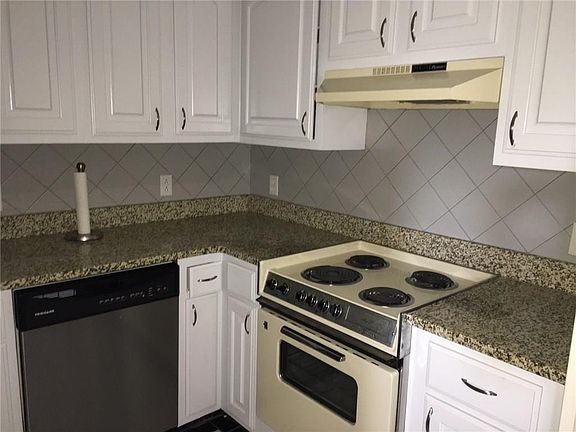 5th image of 244 W Mountain St