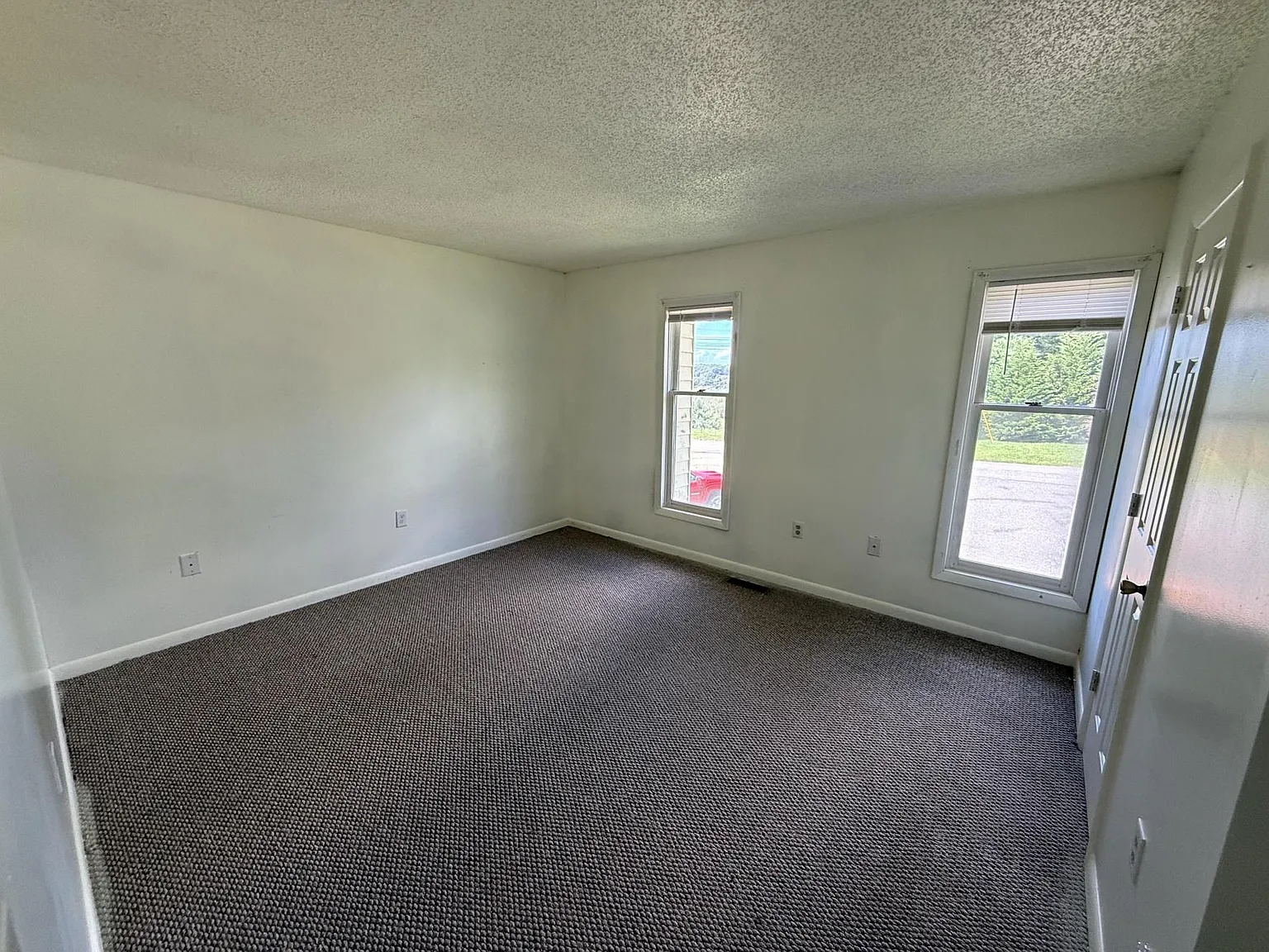 2 bed, 1.5 bath, $950 — Photo 4