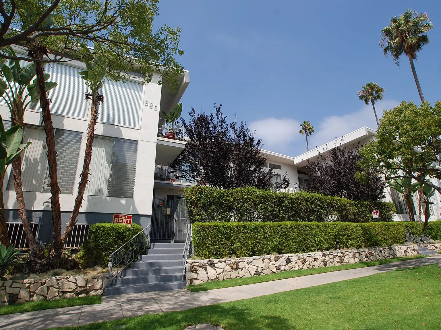Washington Apartments...Prime Westside Location! CALL NOW! — Photo 1