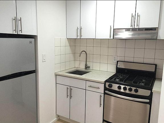 3rd image of 140 17th St APT 7