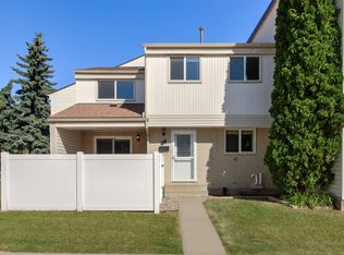 50 Woodvale Vlg NW, Edmonton, AB T6L1W4