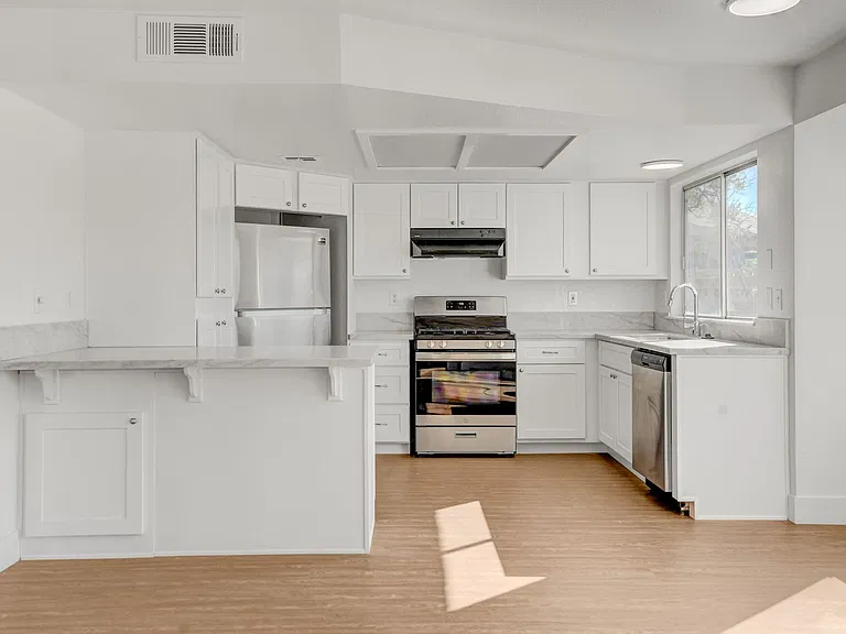 8005 Vision St — Photo 18