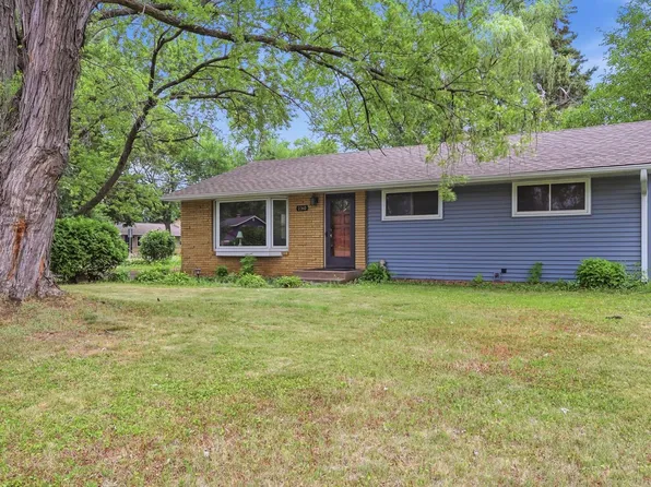 2360 Circle Dr, White Bear Lake, MN 55110