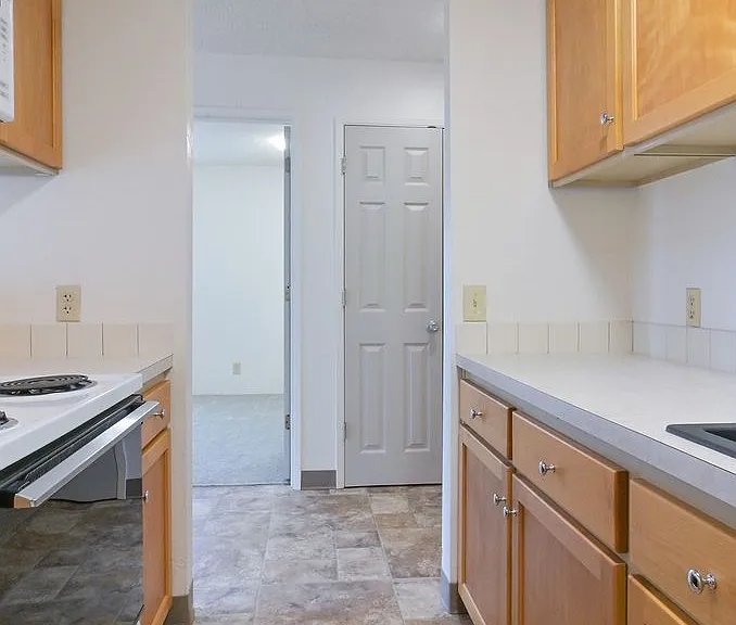 Hess Apartments — Photo 33