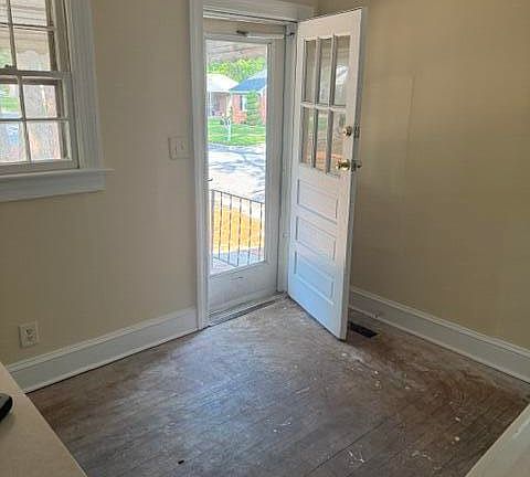4th image of 1111 Grove Street N