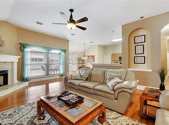 3rd image of 4211 Kingsburg Dr