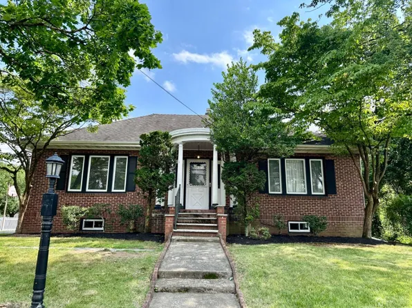 54 Nevsky St, Edison, NJ 08820
