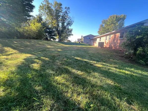 270 Suburban Dr, Morristown, TN 37814