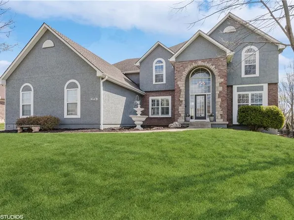 2331 NE Smokey Hill Dr, Lees Summit, MO 64086