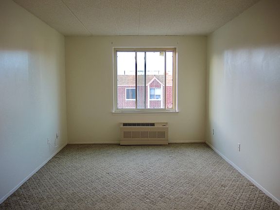 5th image of 29 Adrian Ave APT A4
