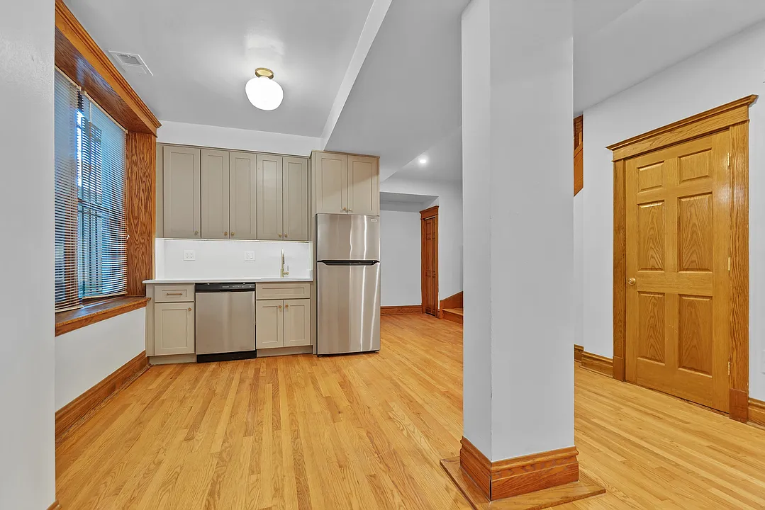 5 bed, 1444 sqft, $5,095 — Photo 3