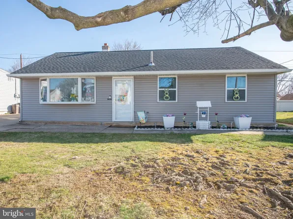 3735 Cedarcrest Rd, Bensalem, PA 19020