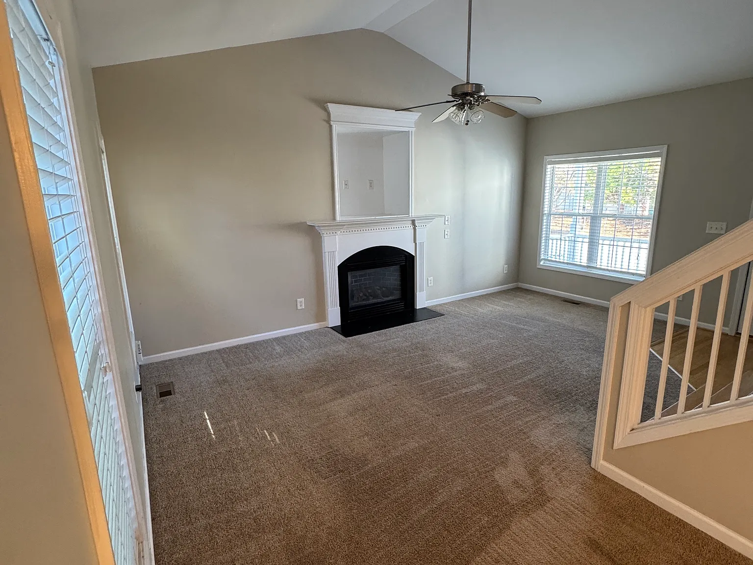 3 bed, 1221 sqft, $2,000 — Photo 3