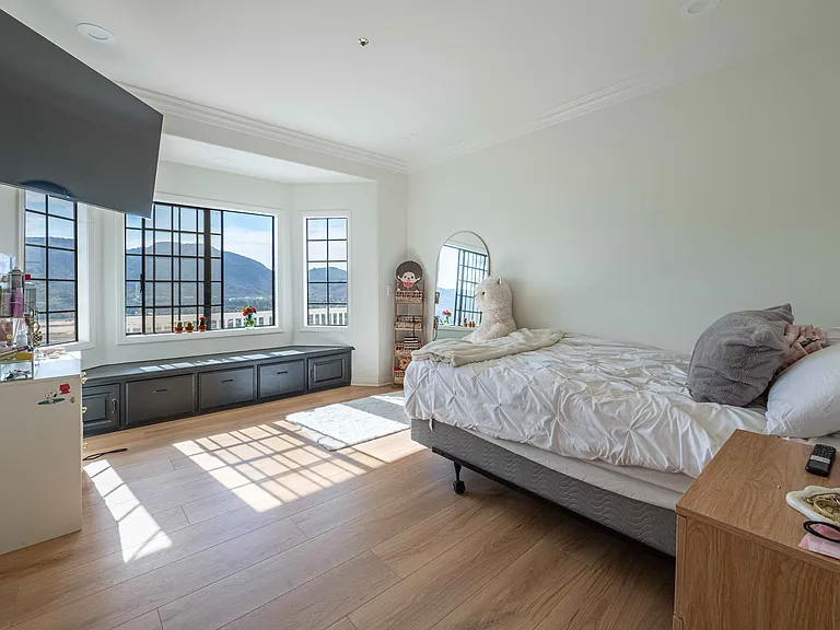 11300 Highridge Ct — Photo 37