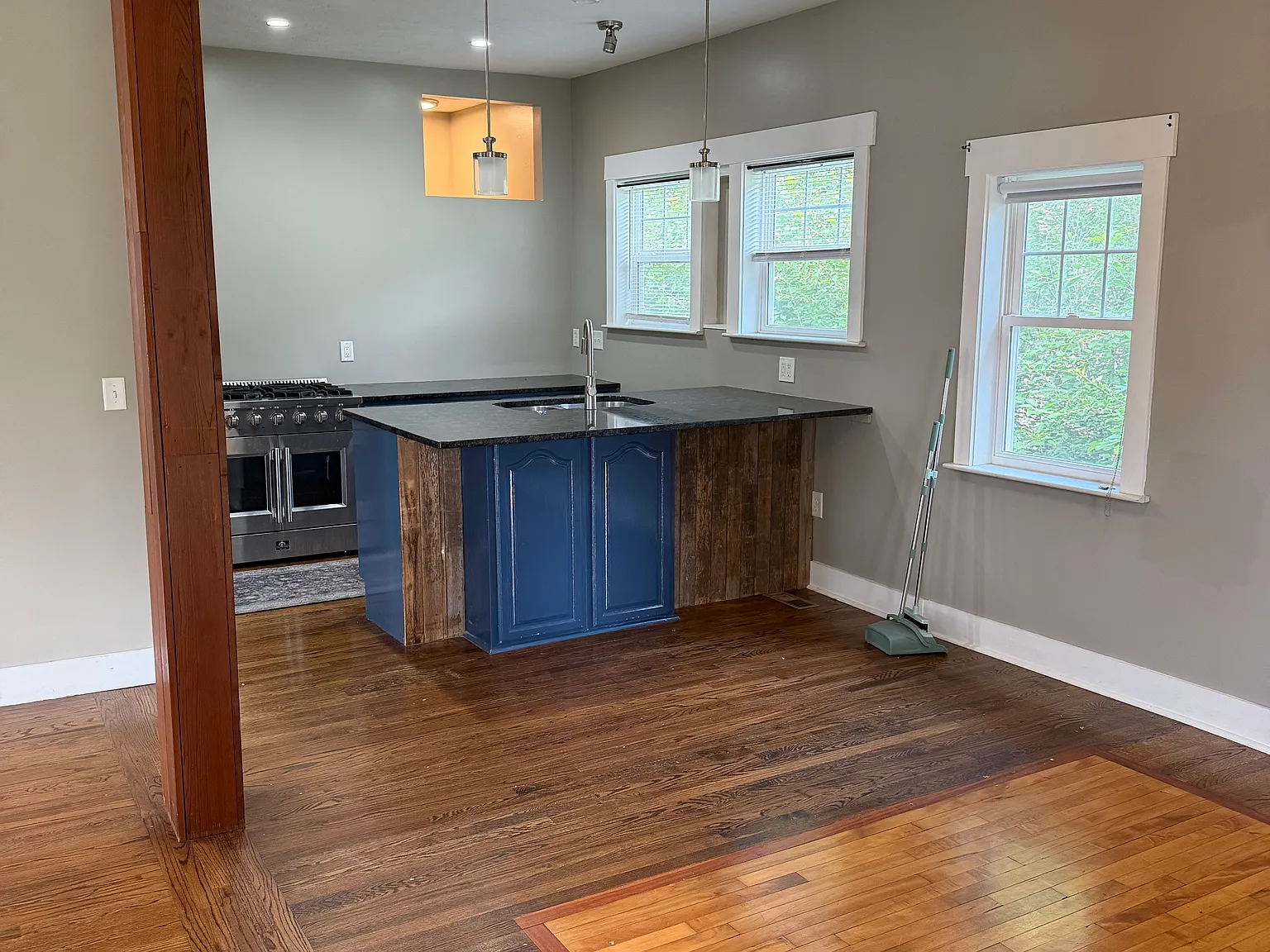 2 bed, 1390 sqft, $1,900 — Photo 3