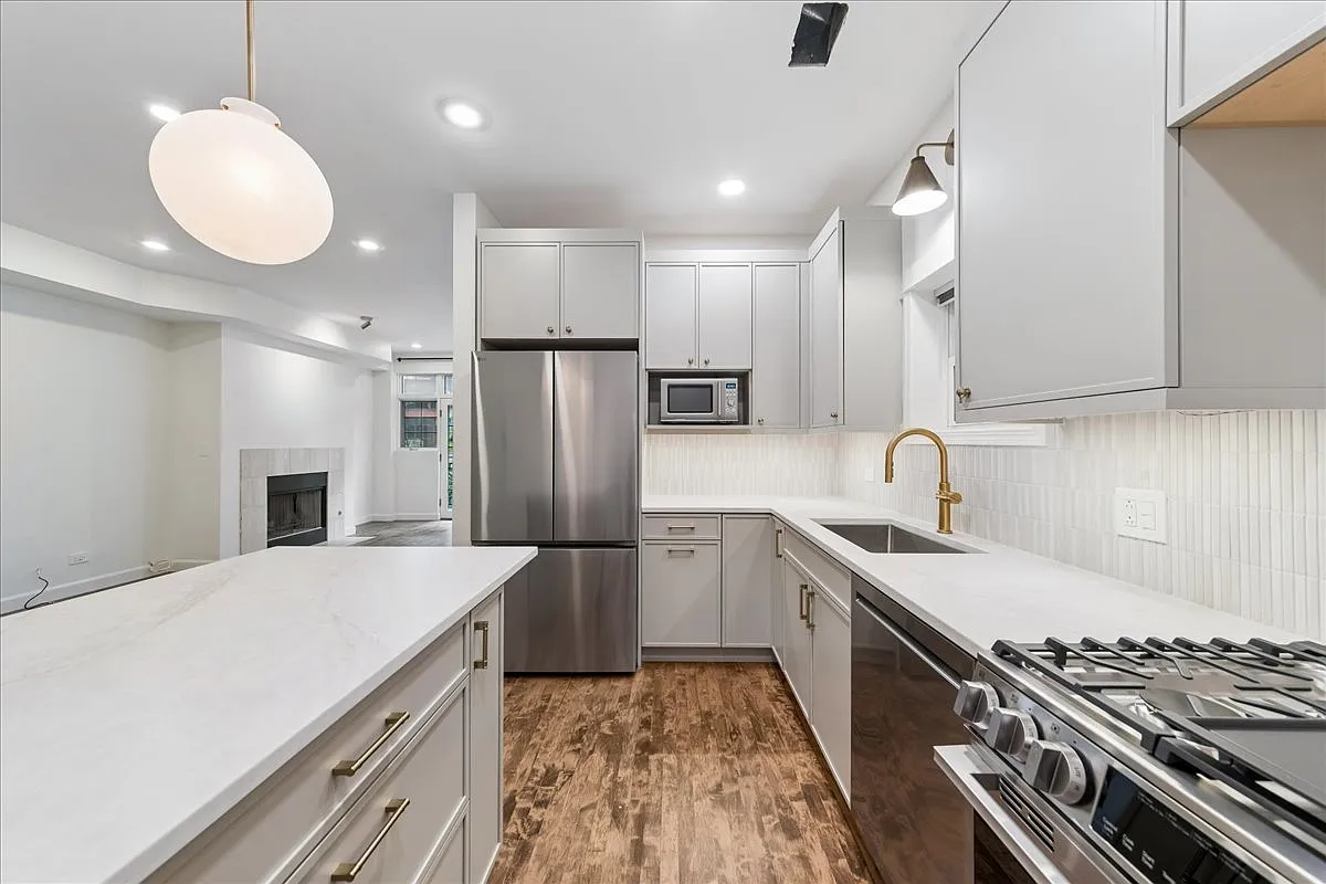 3 bed, 1600 sqft, $4,950 — Photo 4