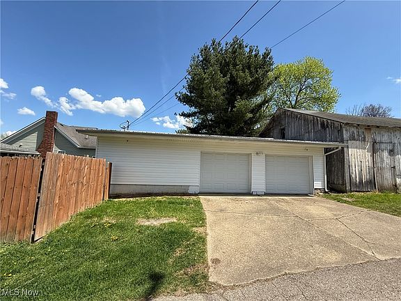 3rd image of 1138 Gomber Ave
