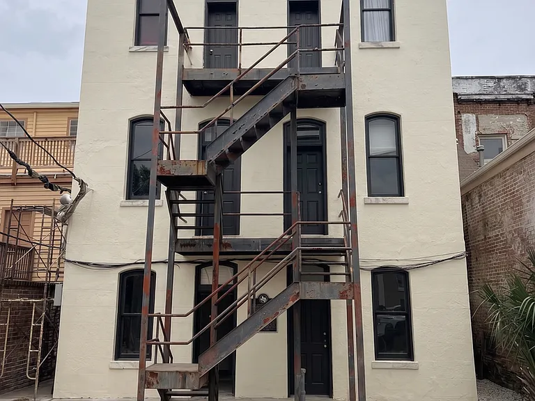 307 E Liberty St — Photo 29