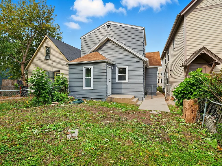 1017 E Pearson St — Photo 8