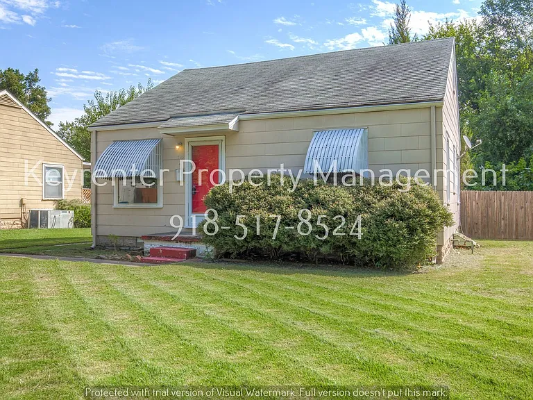 729 N Florence Pl — Photo 3