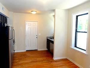 3rd image of 2800 W Lawrence Ave