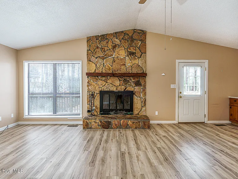 70 Beaver Ridge Trl — Photo 9