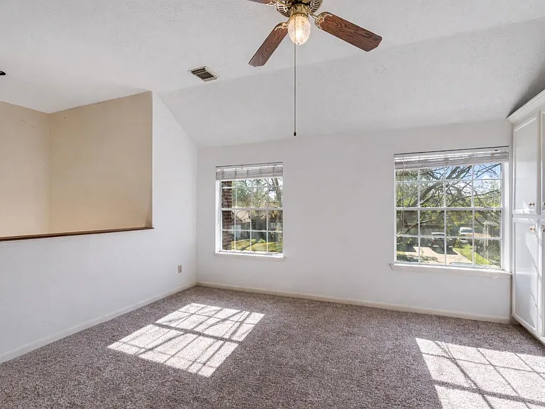 2630 Lakeway Dr — Photo 27