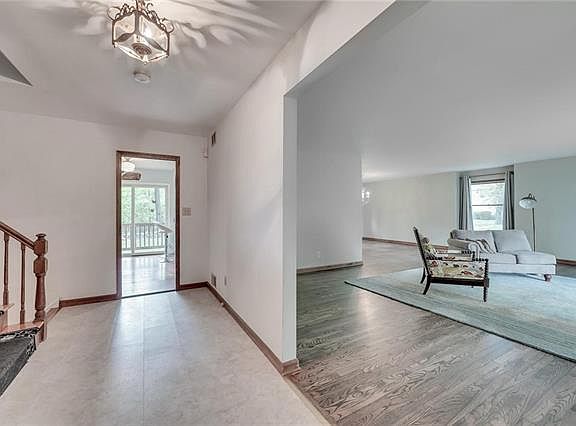 3rd image of 68 Susan Dr