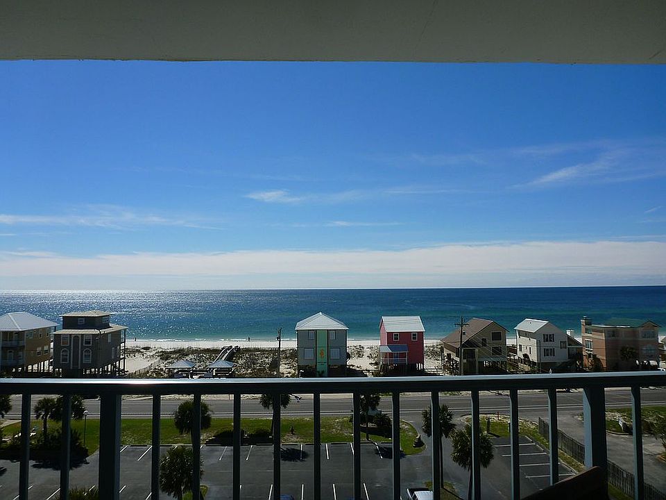 Your 7th floor balcony view!