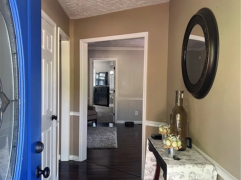 1526 Trevino Dr — Photo 3