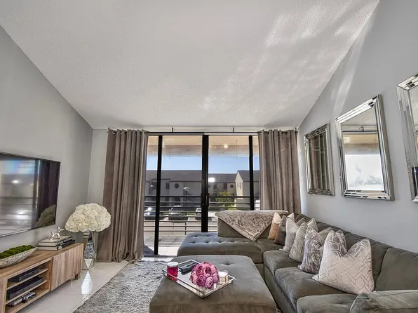 11296 Taft St, Pembroke Pines, FL 33026