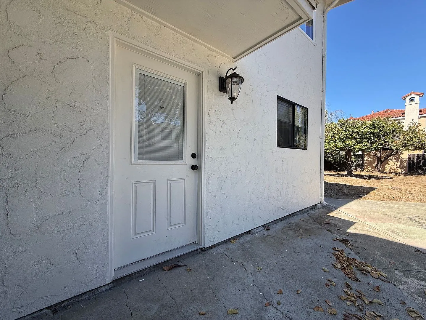 Bright and clean studio in a highly convenient location on the Burlingame border. — Photo 2