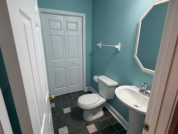 1/2 bath main floor close to kitchen